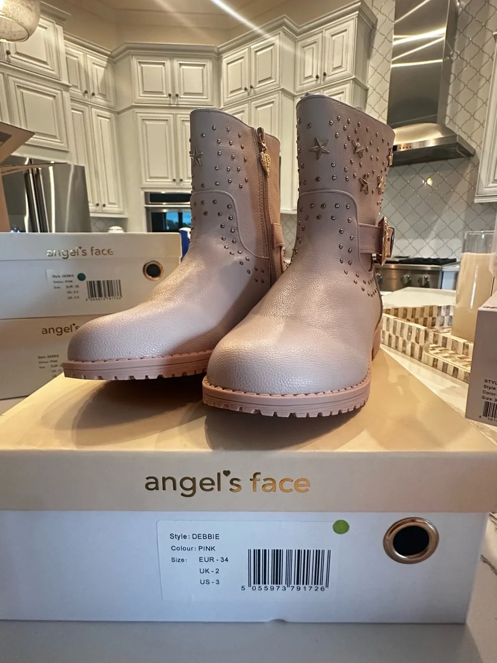 Angels face chic lilac
